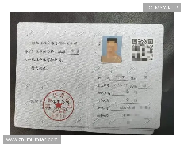 国际游泳教练在训练中采用生物力学与科技反馈优化动作与体能，国际游泳教练员证